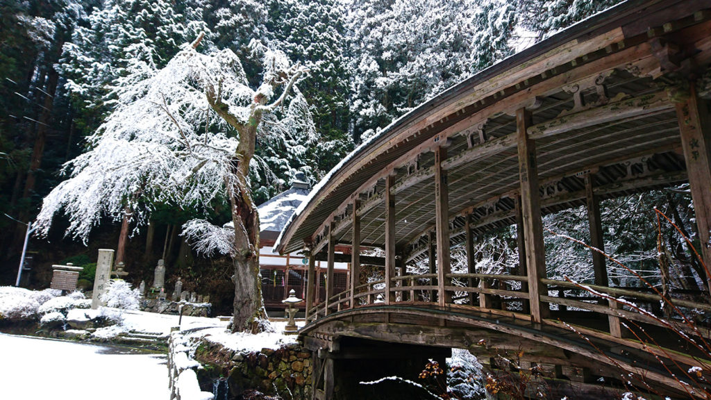 雪化粧した満願寺の微妙橋２